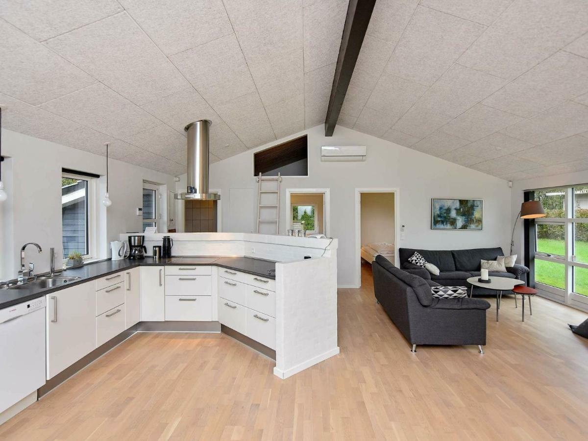Luxurious Holiday Home In Hovborg With A Scenic View Екстериор снимка